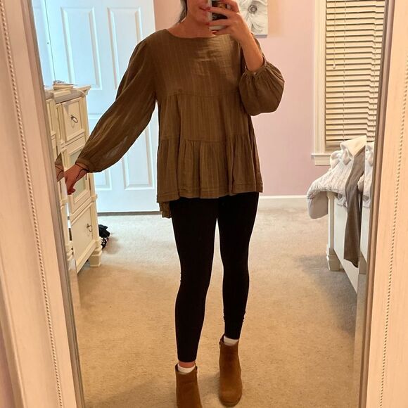 Green American Eagle blouse flowy - Picture 1 of 5